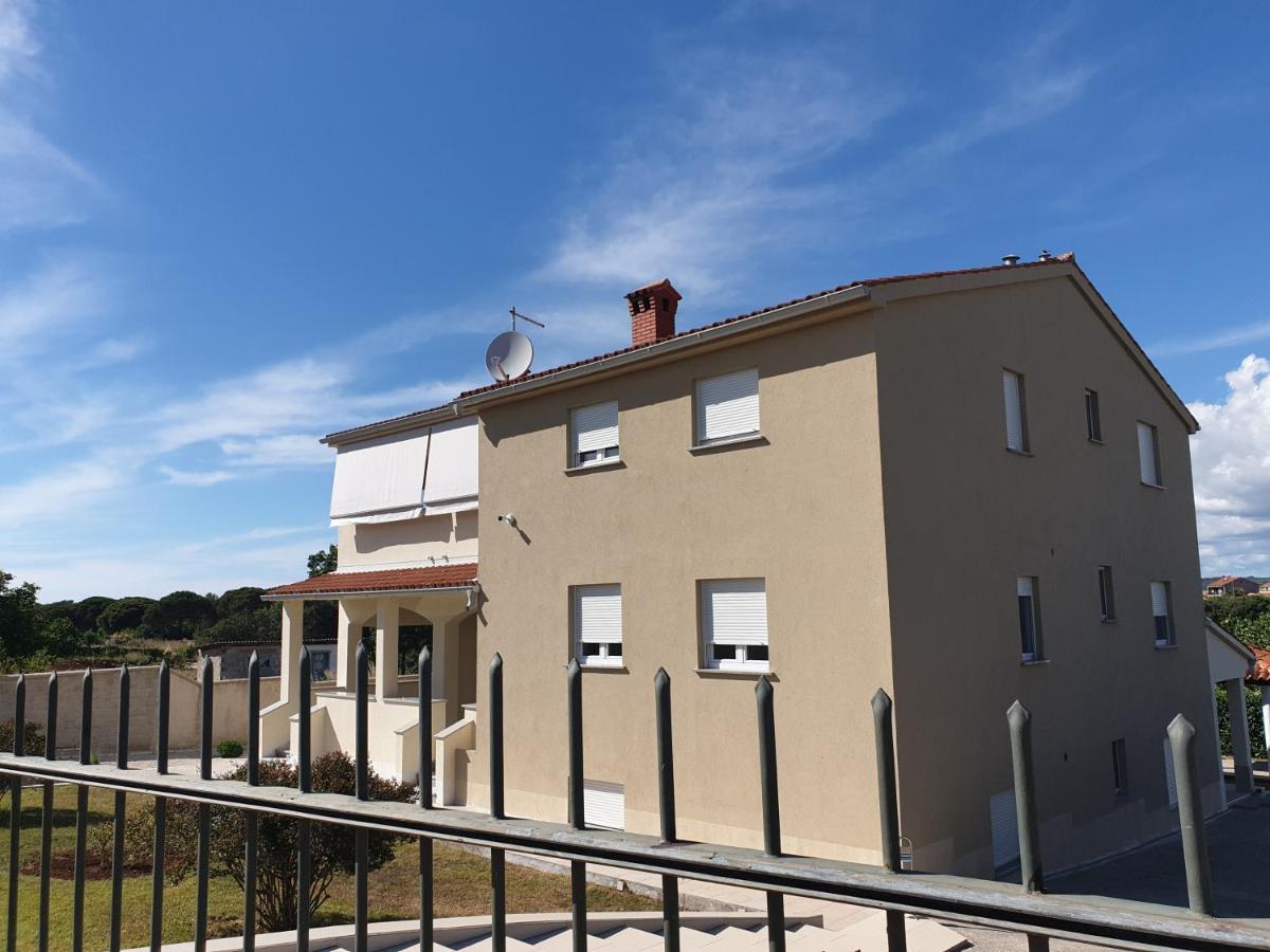 Apartments With A Parking Space Valbandon, Fazana - 7296 Stinjan Exterior photo